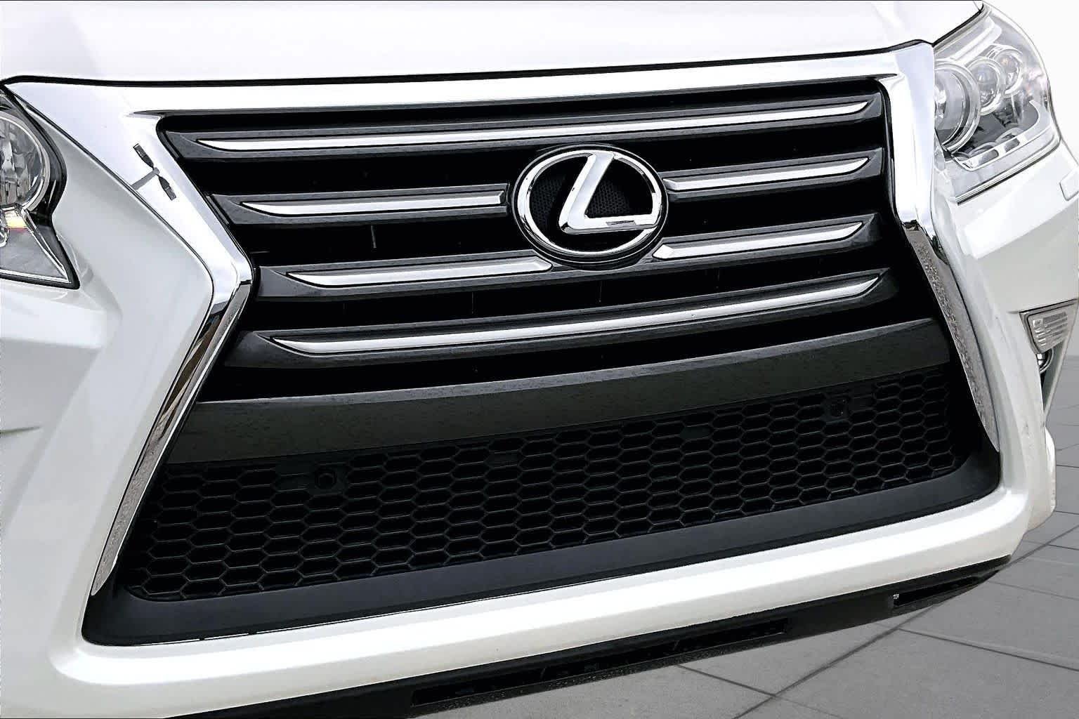 Used 2019 Starfire Pearl Lexus Premium image 30