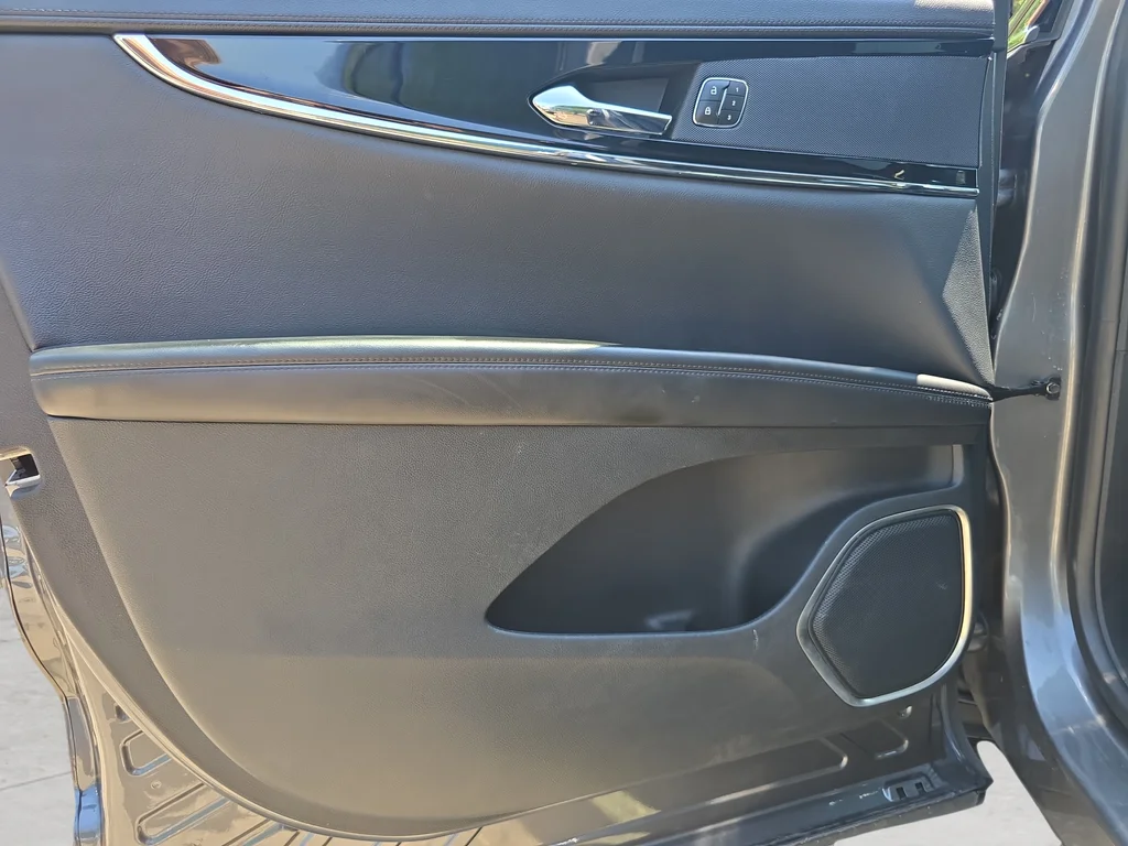 Used 2023 Gray Lincoln Reserve image 33