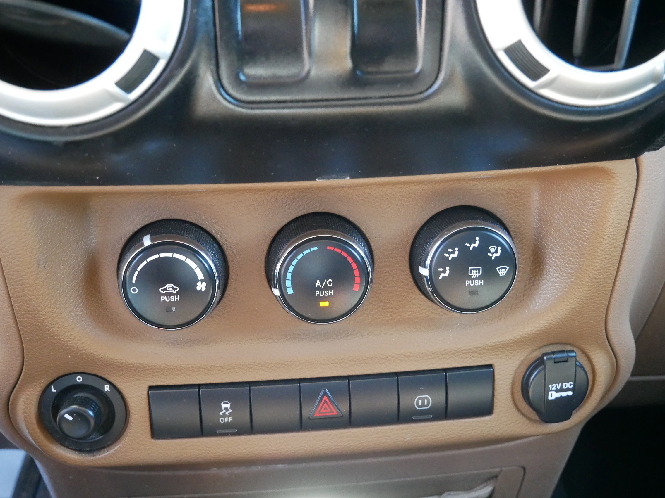 Used 2011 Natural Green Pearl Jeep Sahara image 16