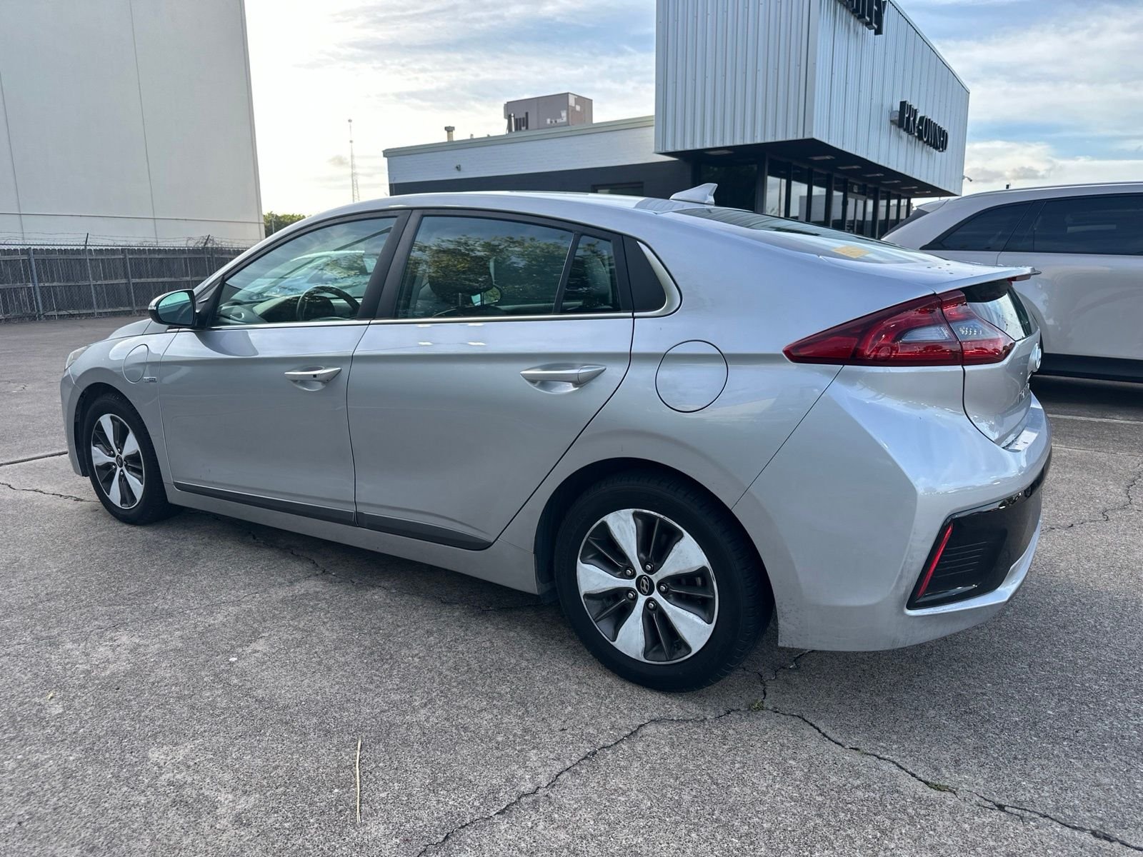Used 2019 Silver Metallic Hyundai Limited image 6
