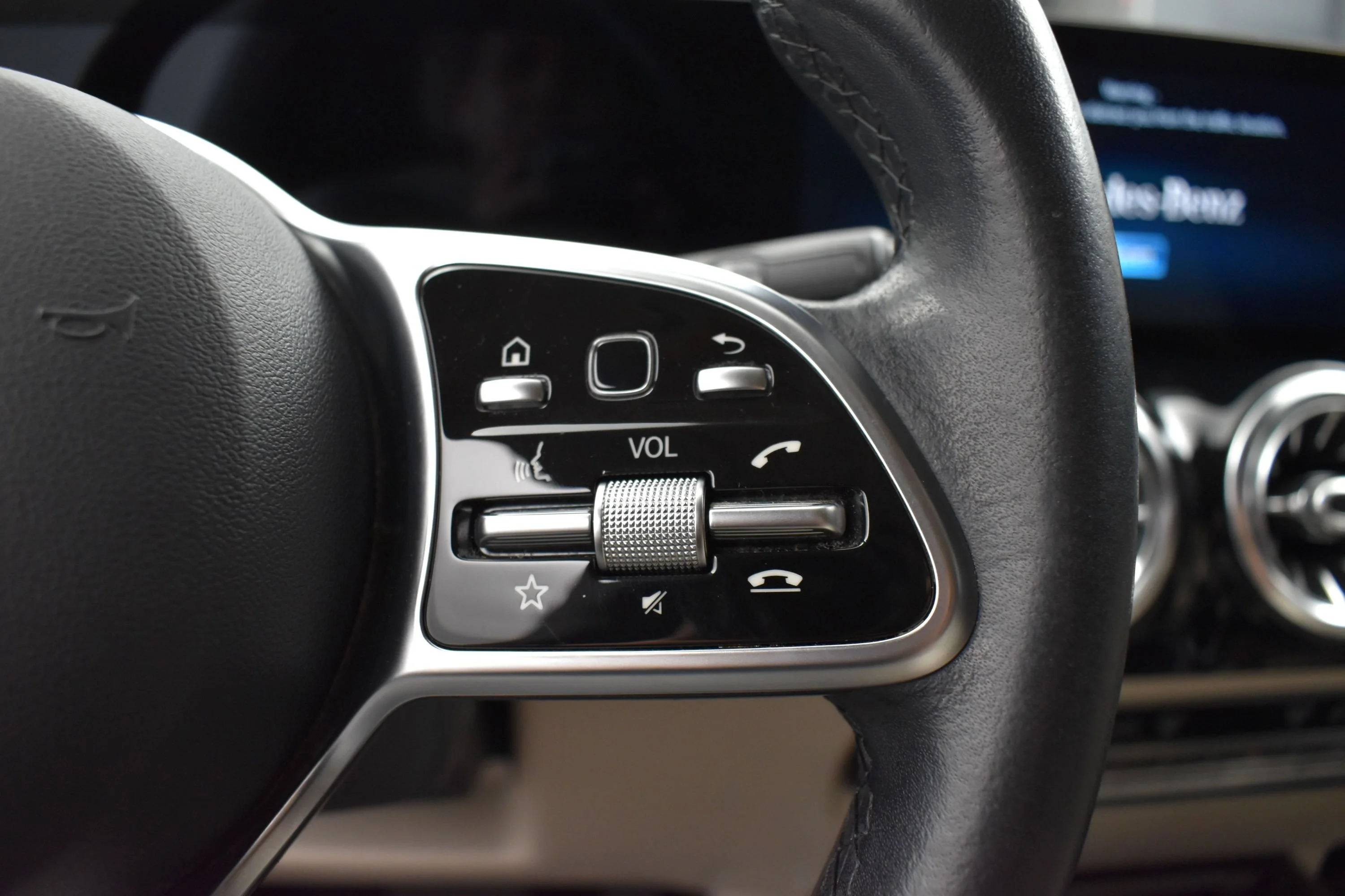 Used 2021 Night Black Mercedes-Benz GLA 250 image 7