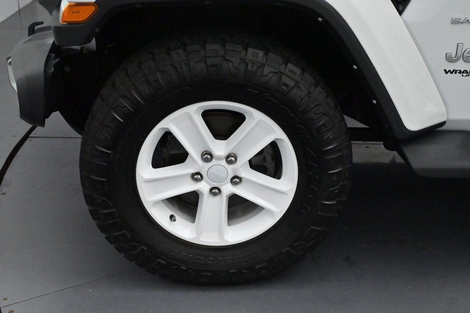 Used 2022 Bright White Clearcoat Jeep Unlimited Sahara image 36