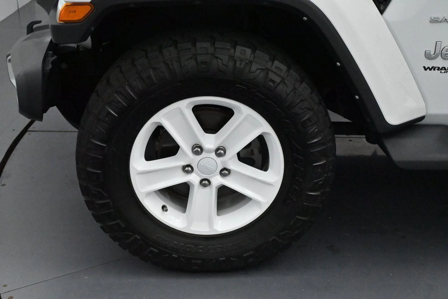 Used 2022 Bright White Clearcoat Jeep Unlimited Sahara image 36
