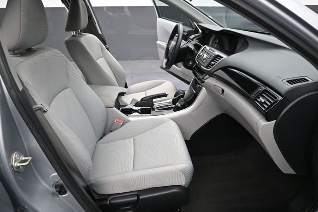 Used 2017 Lunar Silver Metallic Honda LX image 14