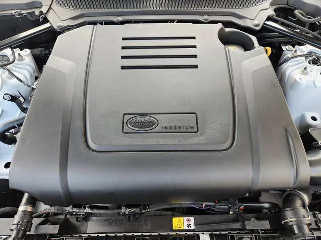 Used 2025 Fuji White Land Rover S image 21