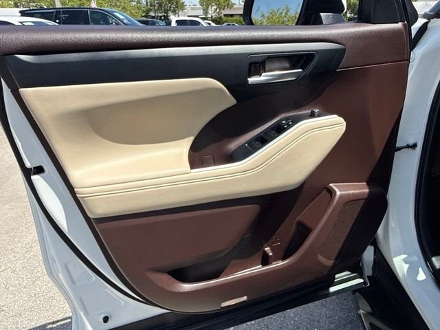 2021 Toyota Highlander XLE - Photo 31
