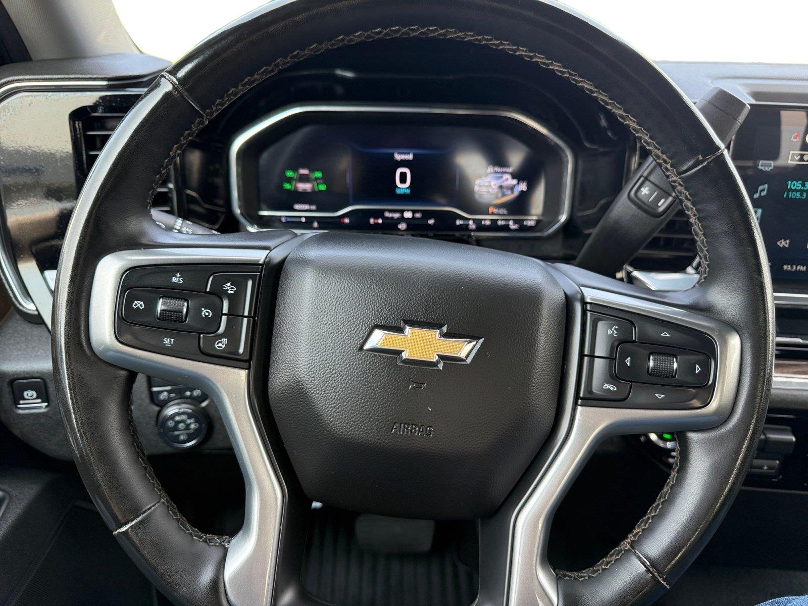 Used 2025 Summit White Chevrolet LT image 13