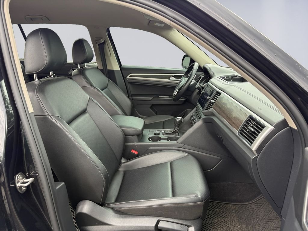 Used 2019 Black Volkswagen 3.6L V6 SE image 18