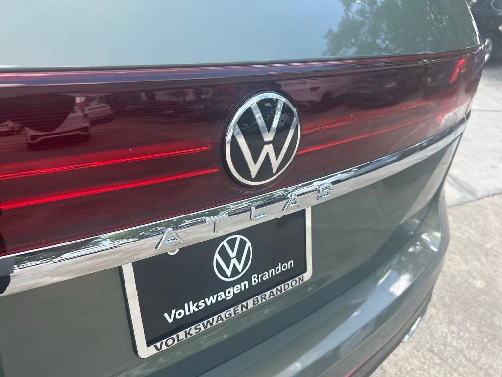 New 2026 Green Volkswagen 2.0T SE w/Technology image 30