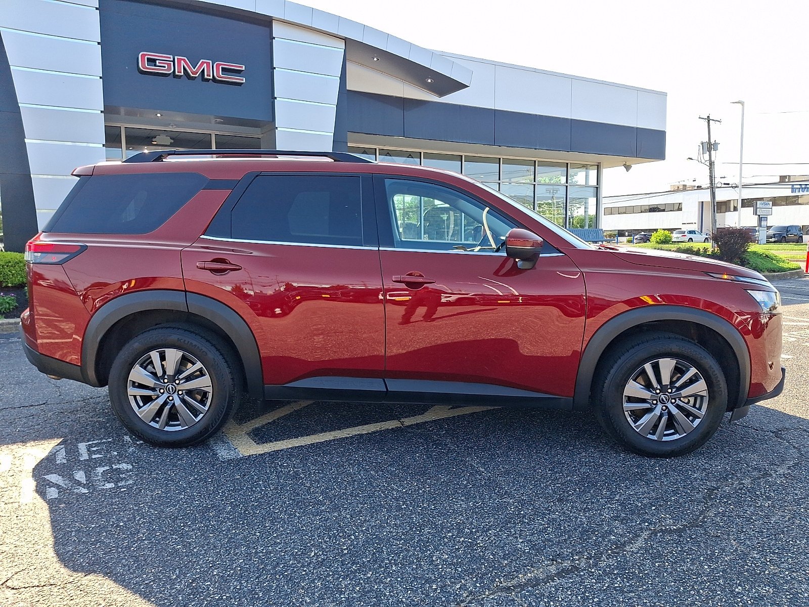 2025 Nissan Pathfinder SV - Photo 12