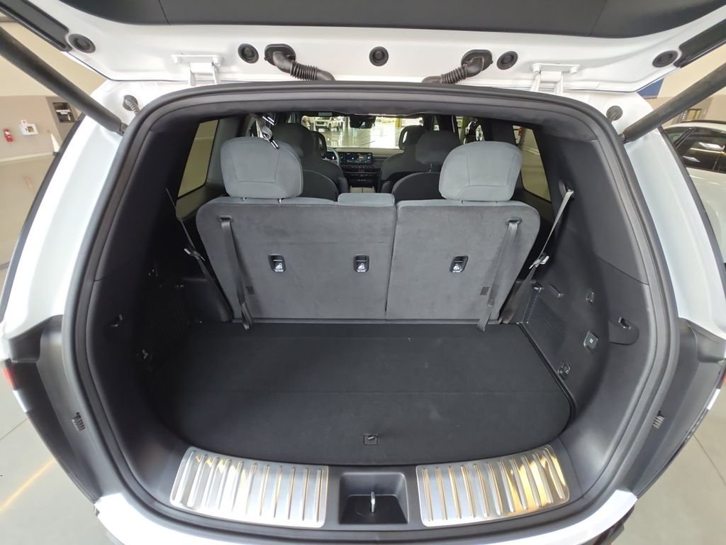 Used 2027 White Kia X-Pro SX-Prestige image 23