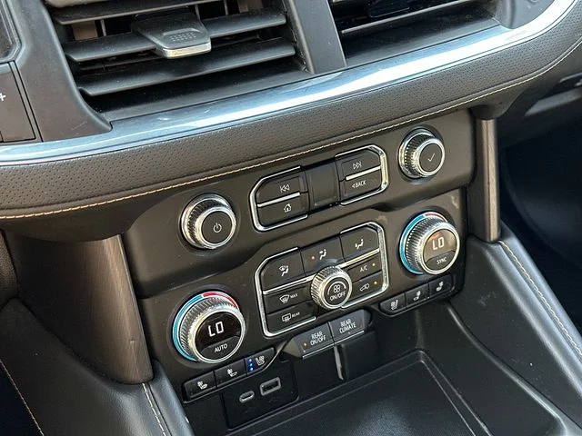 Used 2023 Black GMC AT4 image 31