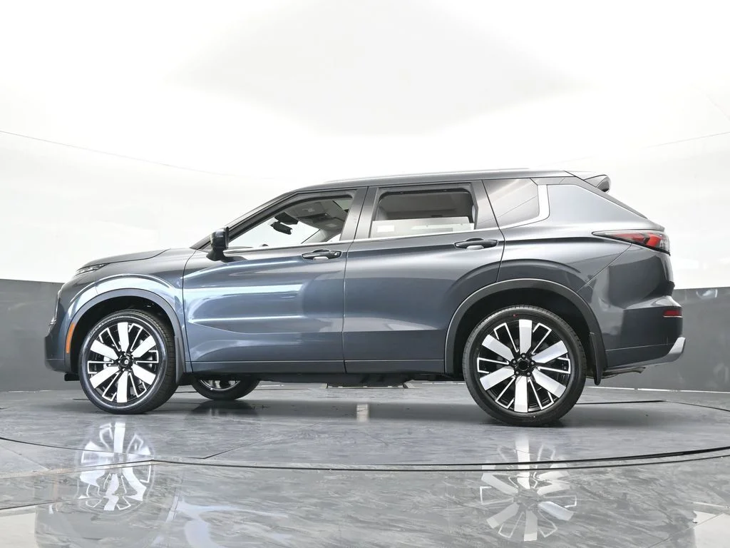 New 2026 Gray Mitsubishi SEL image 57