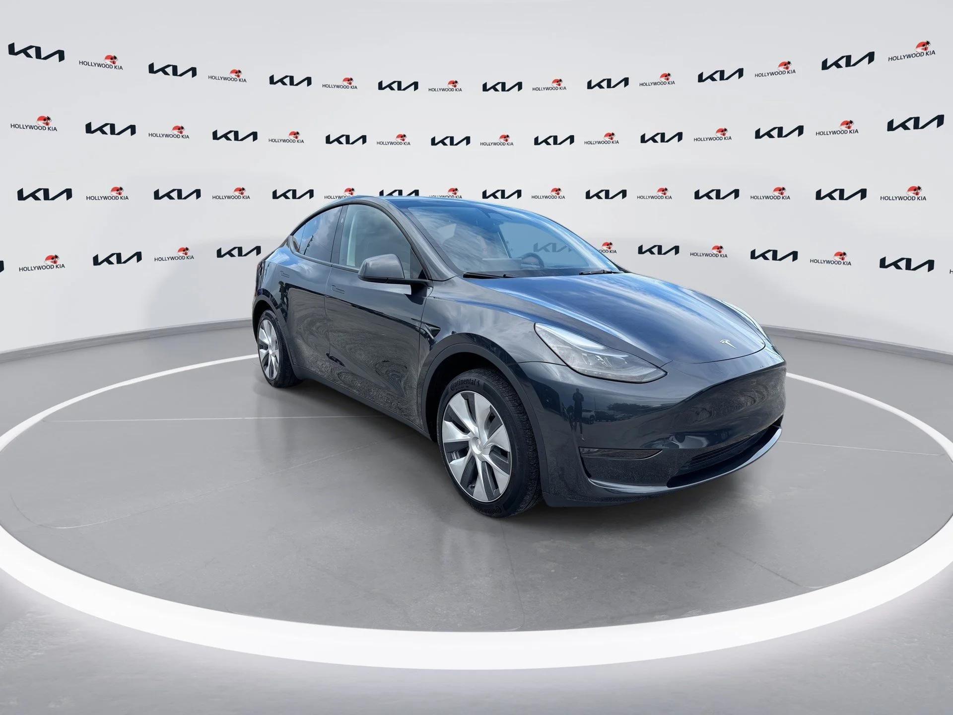 Used 2024 Tesla Model Y Long Range with VIN 7SAYGDED7RF038229 for sale in Hollywood, FL