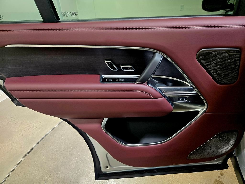 Certified Used 2025  Land Rover Autobiography image 26