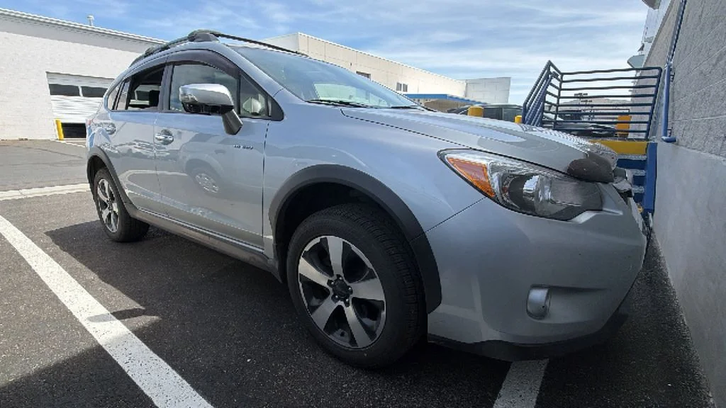 2015 Subaru XV Crosstrek Hybrid Touring's photo