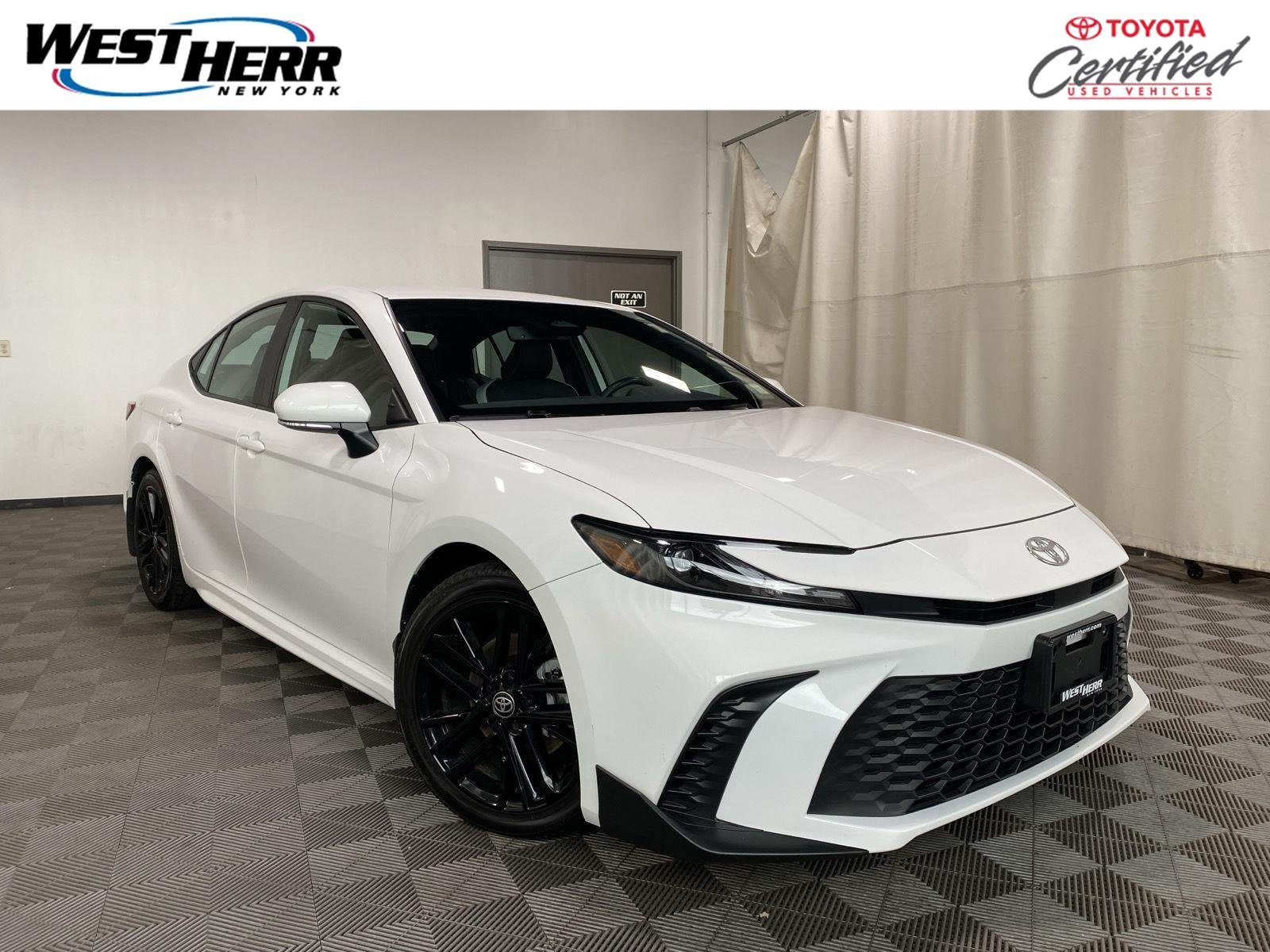 Certified Used 2025 Ice Cap Toyota SE image 1