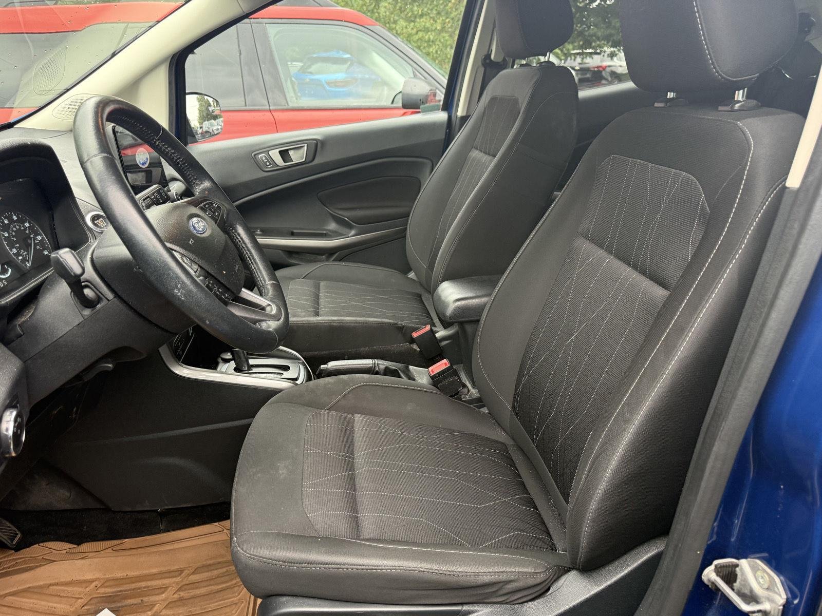 Used 2020 Lightning Blue Ford SE image 8