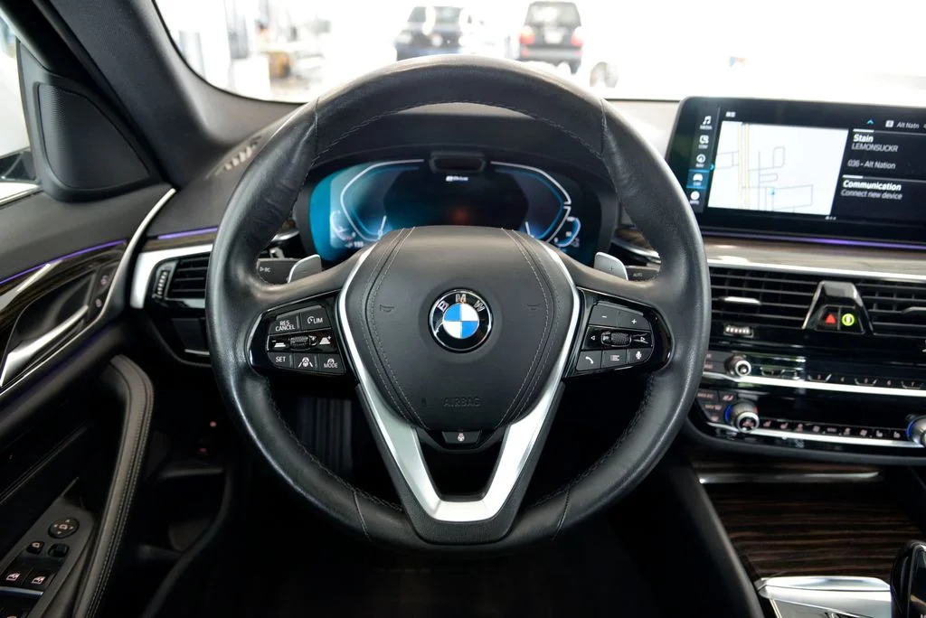 Used 2021 White BMW 530e iPerformance image 18
