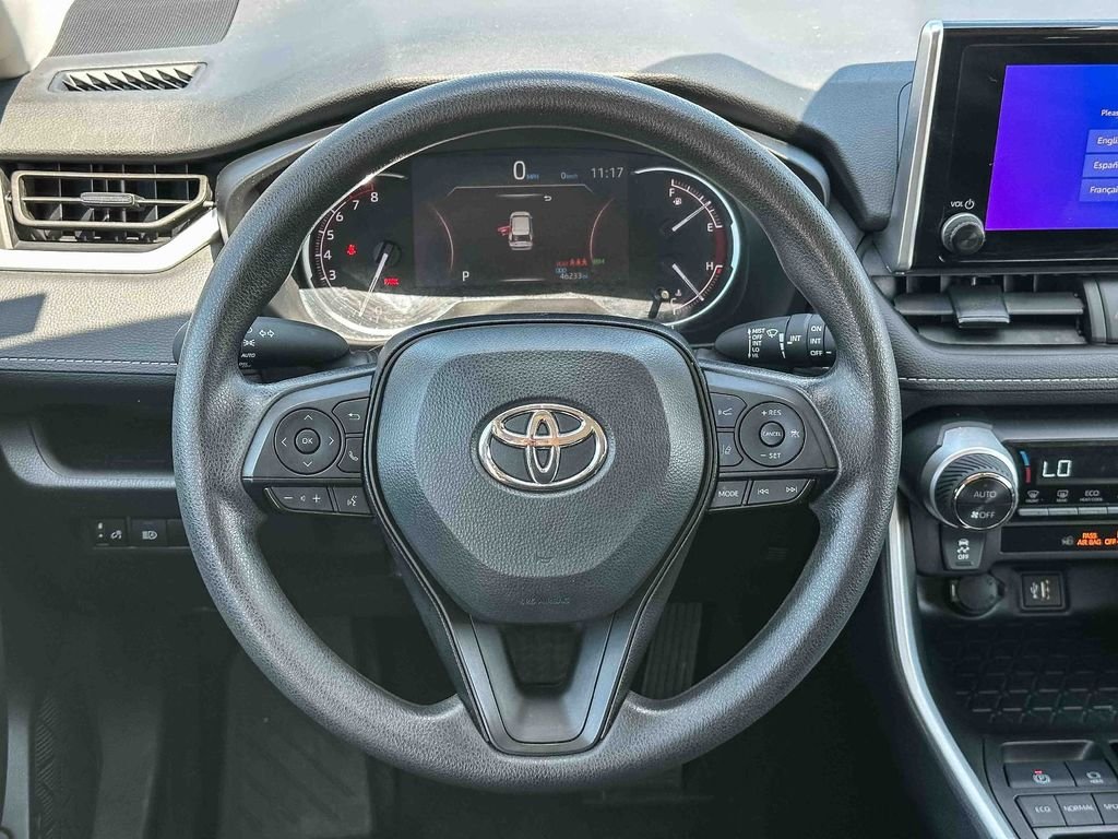 2025 Toyota RAV4 XLE - Photo 26