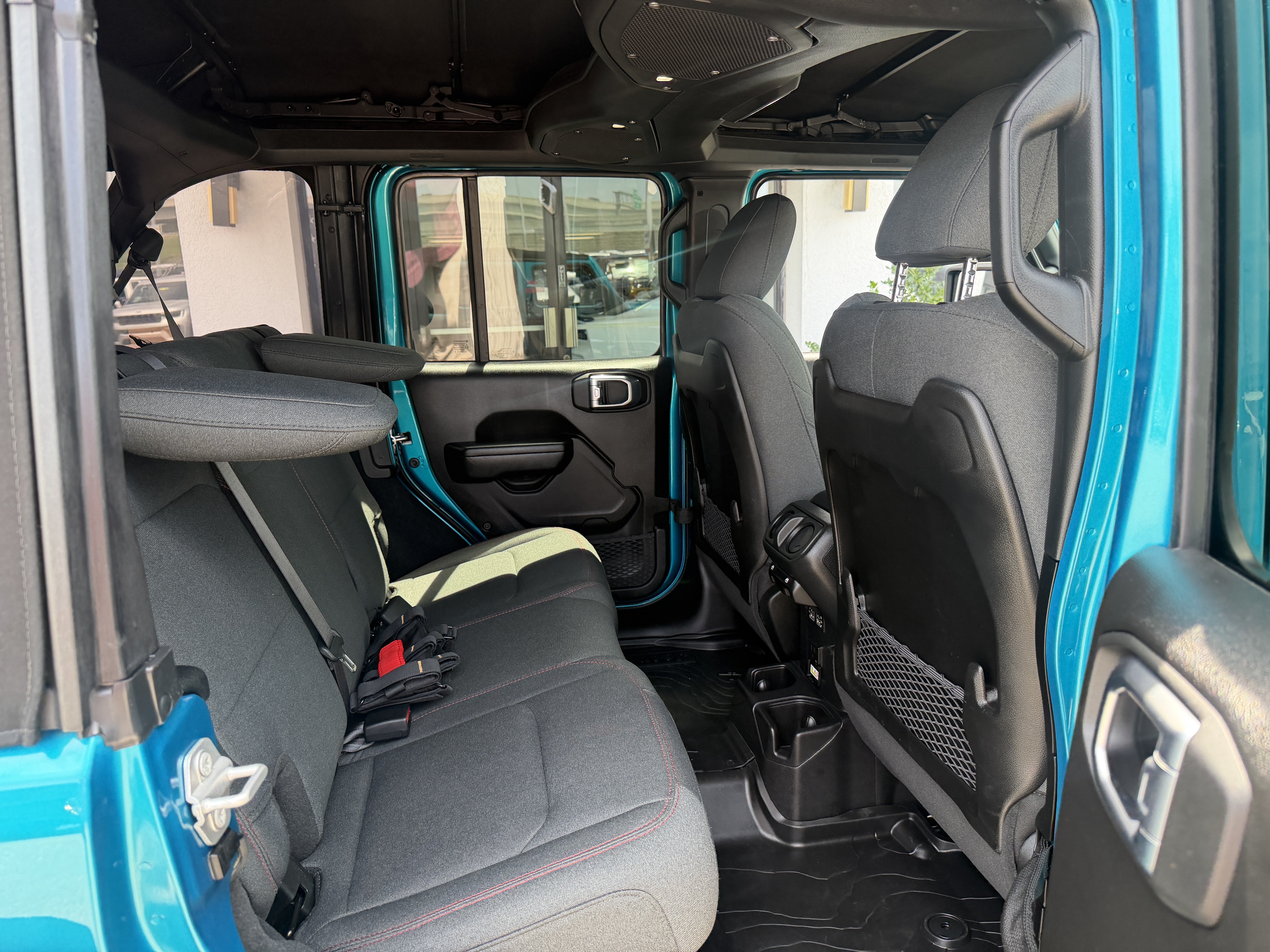 Used 2024 Bikini Pearl Coat Jeep Rubicon image 29