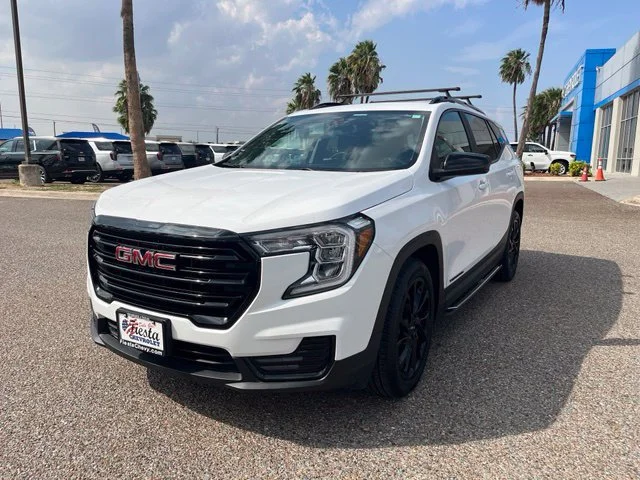 Used 2023 SUMMIT WHITE GMC SLE image 3