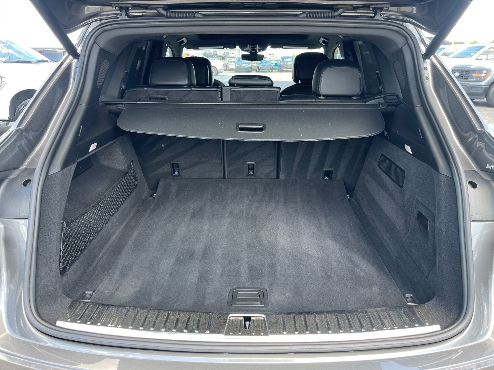 Used 2023  Porsche Base image 17
