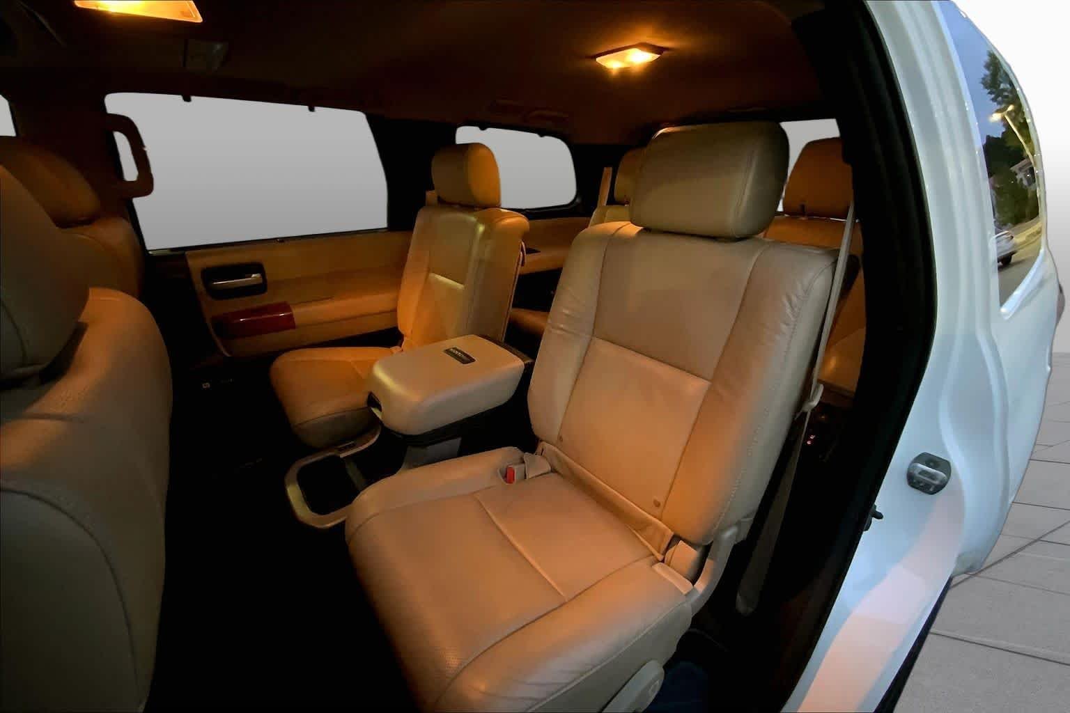 Used 2018 Blizzard Pearl Toyota Platinum image 18