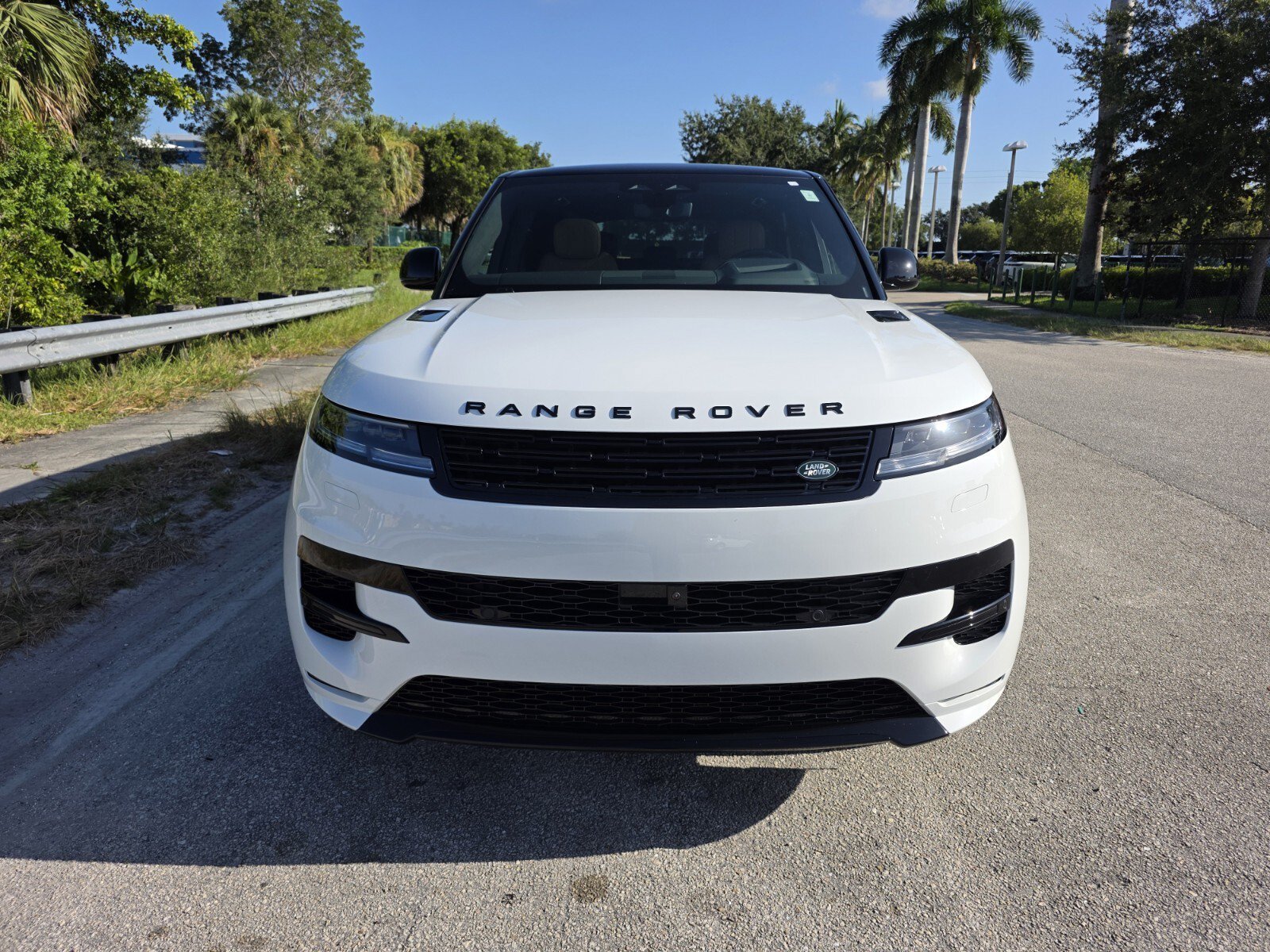 New 2026 Fuji White LAND ROVER Autobiography image 8