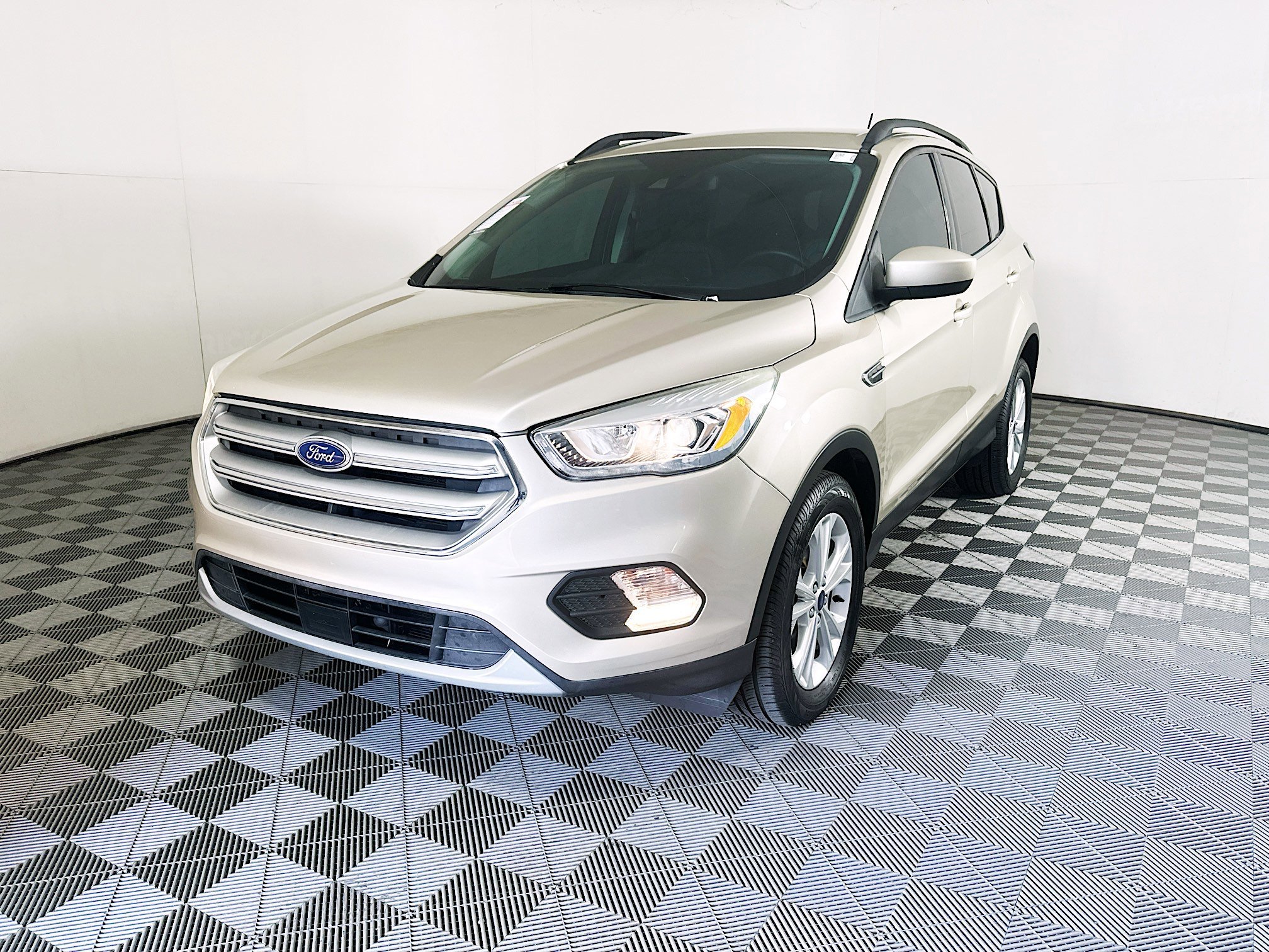 Used 2018 White Gold Metallic Ford SEL image 7