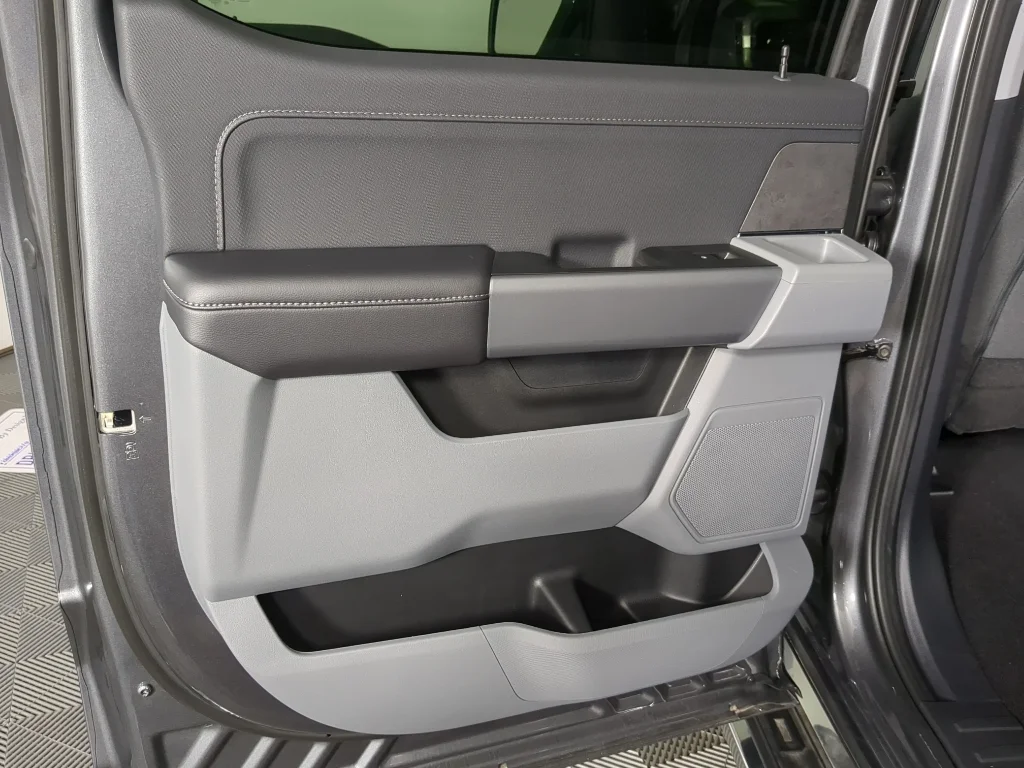 New 2026 Carbonized Gray Metallic Ford XLT image 15