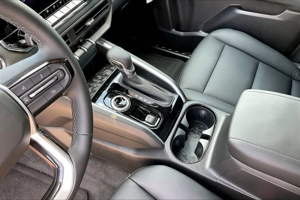2025 Chevrolet Colorado LT - Photo 7