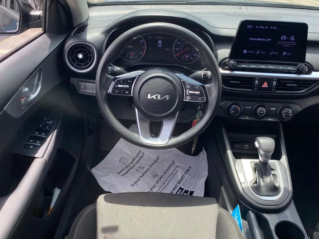 Used 2023 Black Kia LXS image 10