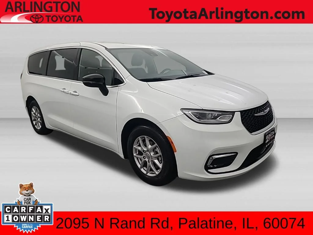 2025 Chrysler Pacifica Select's photo