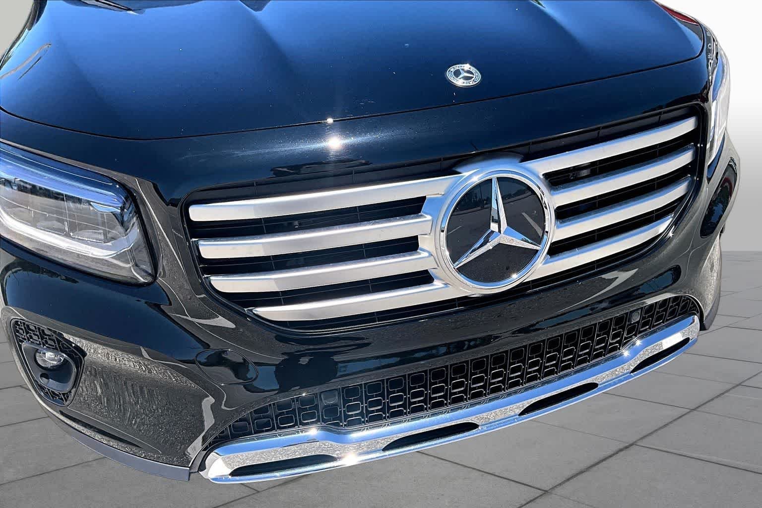 Used 2026 Night Black Mercedes-Benz GLB 250 image 30