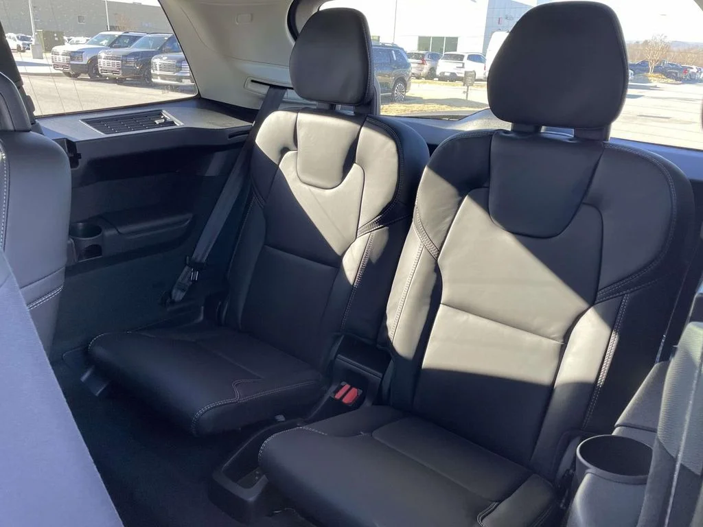 New 2026 Onyx Black Volvo Ultra image 3
