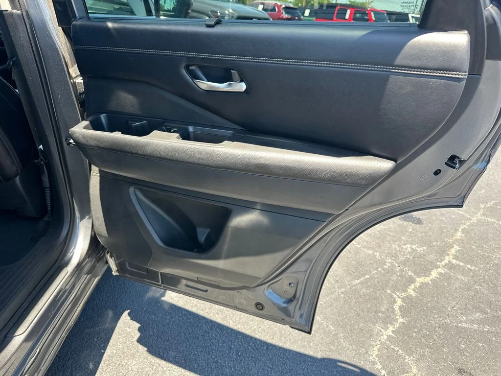 Used 2024 Gray Nissan Platinum image 16