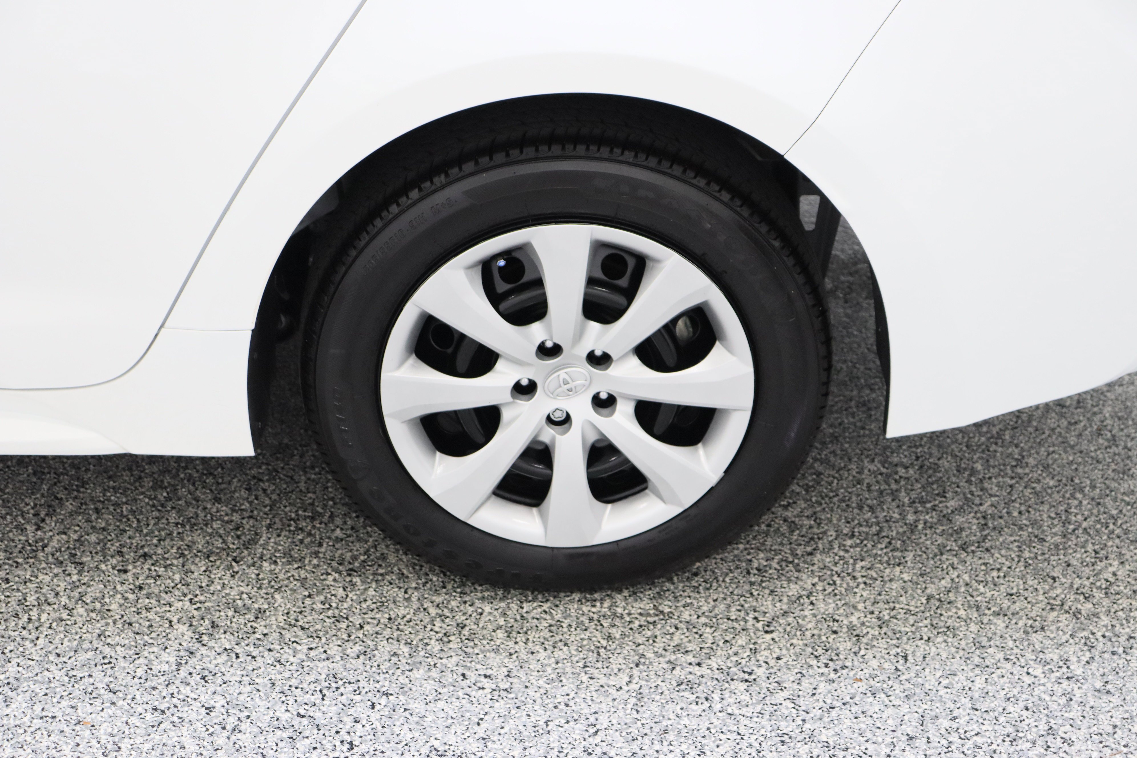Used 2025 Ice Cap Toyota LE 2.0L image 10