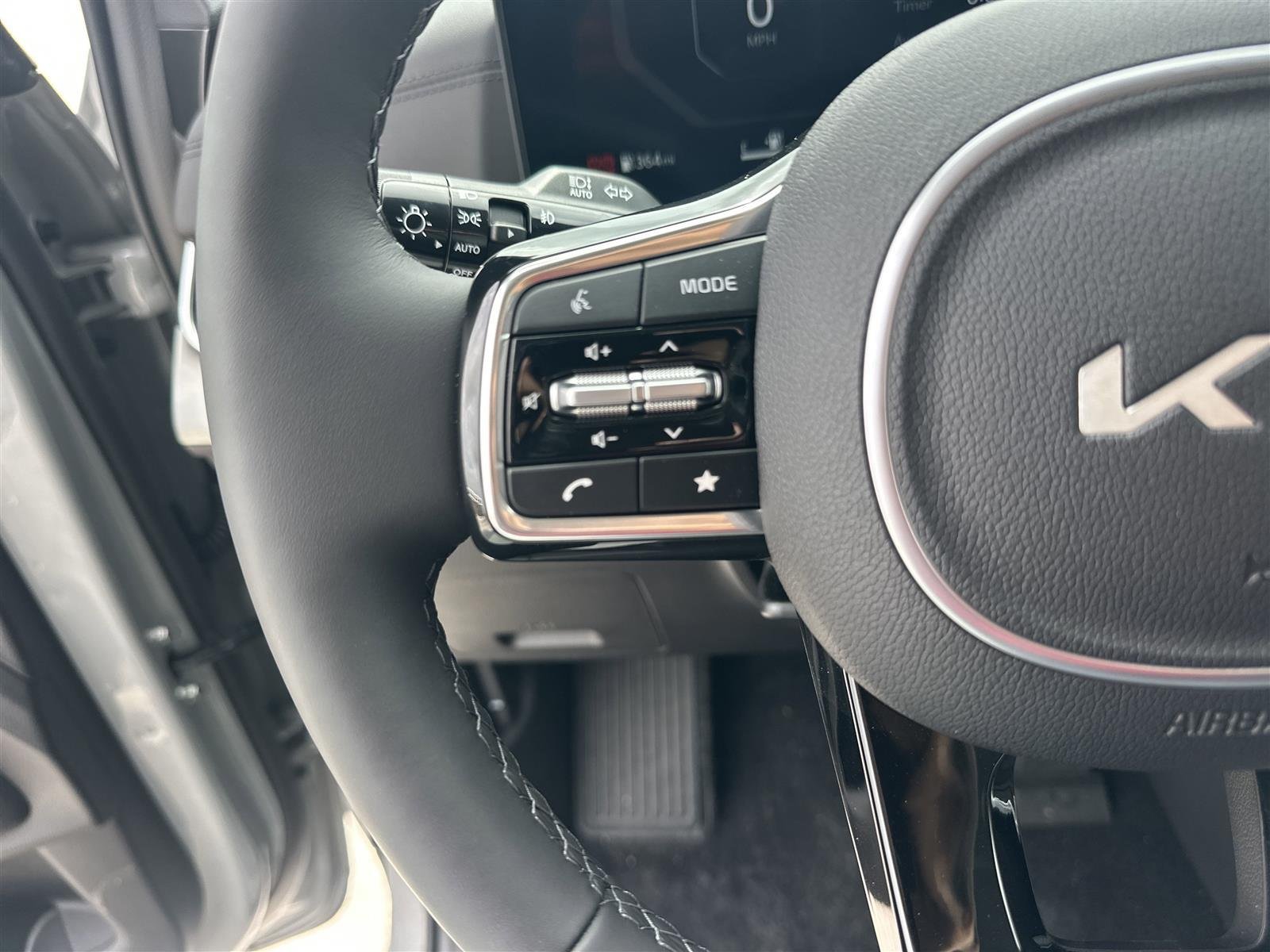 2025 Kia Carnival SX Prestige - Photo 10