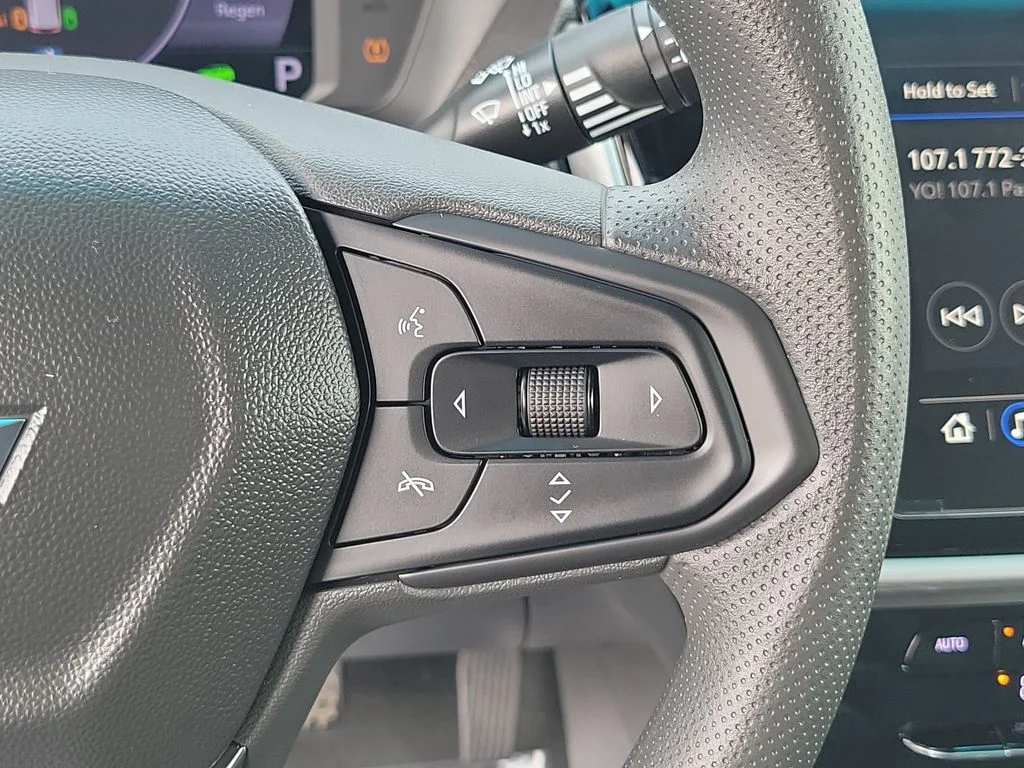 Used 2023 White Chevrolet 1LT image 25