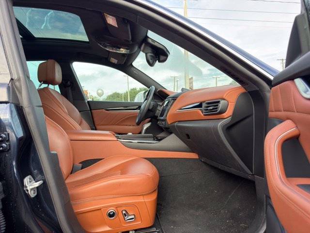 Certified Used 2023 Blu Nobile Tri-Coat Maserati GT image 9