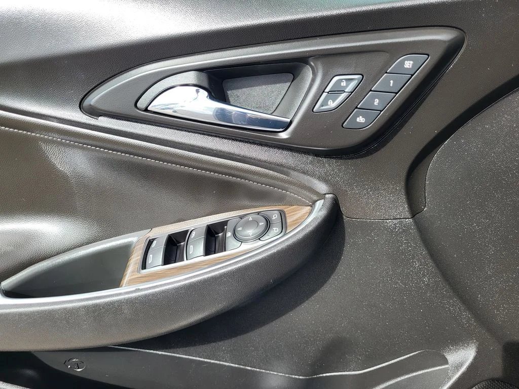 Used 2024 Mineral Gray Metallic Chevrolet 2LT image 18