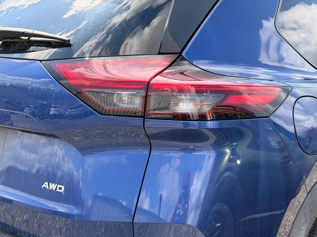 Used 2023 Blue Nissan S image 14