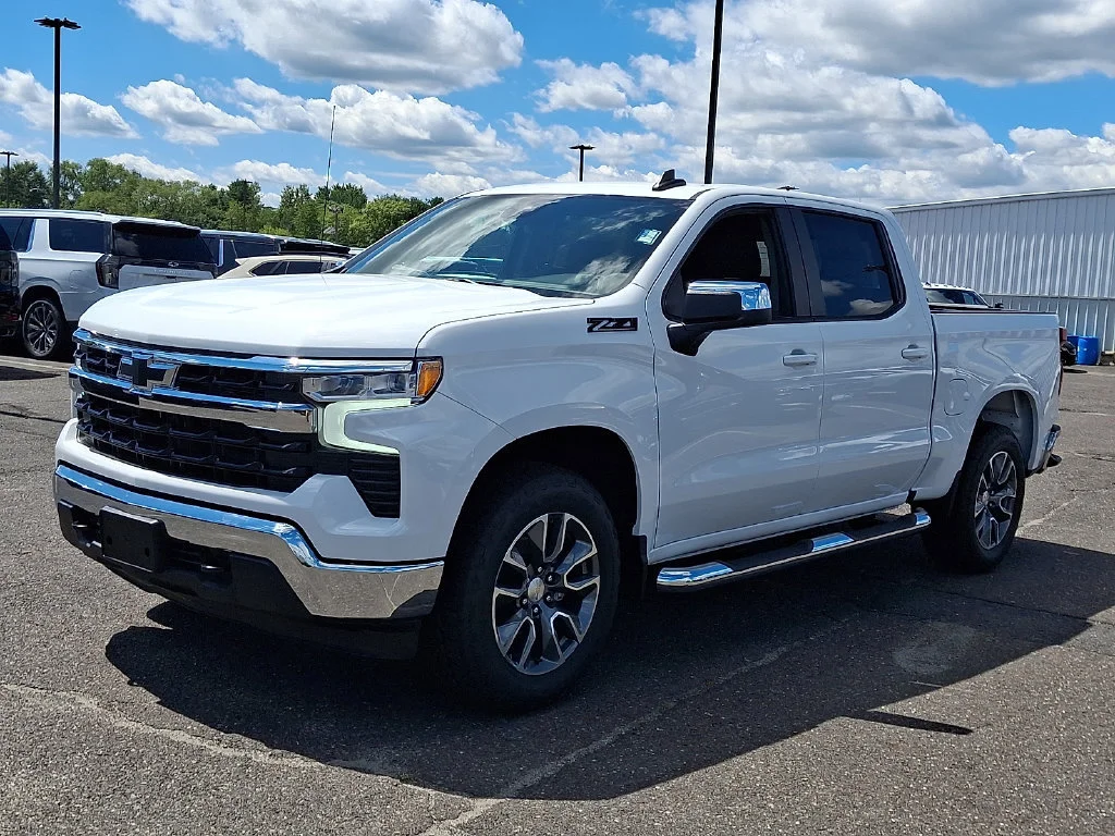 New 2026 Summit White Chevrolet LT image 4