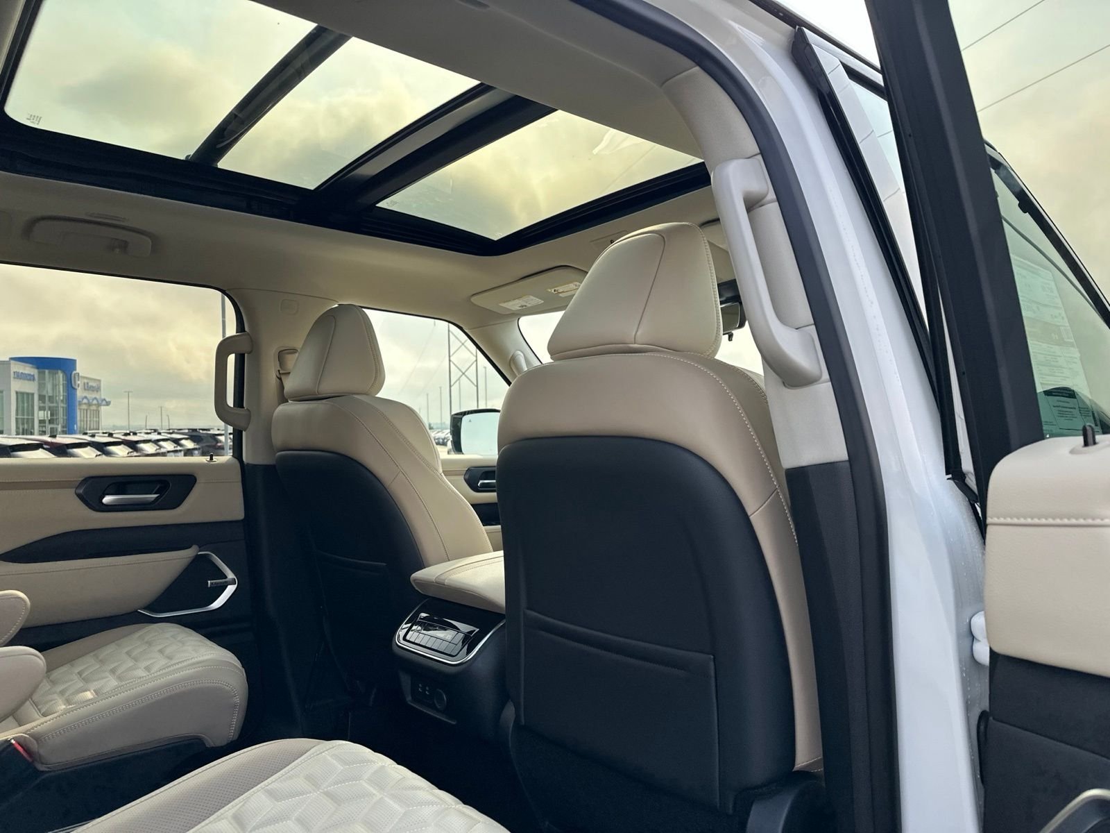 New 2026 White Nissan Platinum image 36