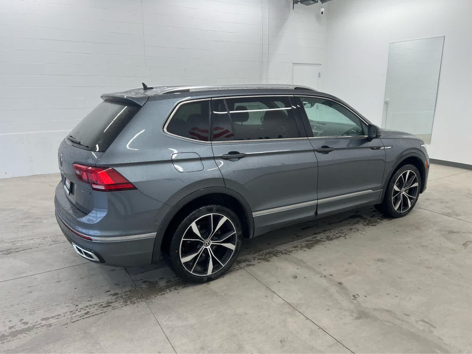 2022 Volkswagen Tiguan SEL R-LINE - Photo 4