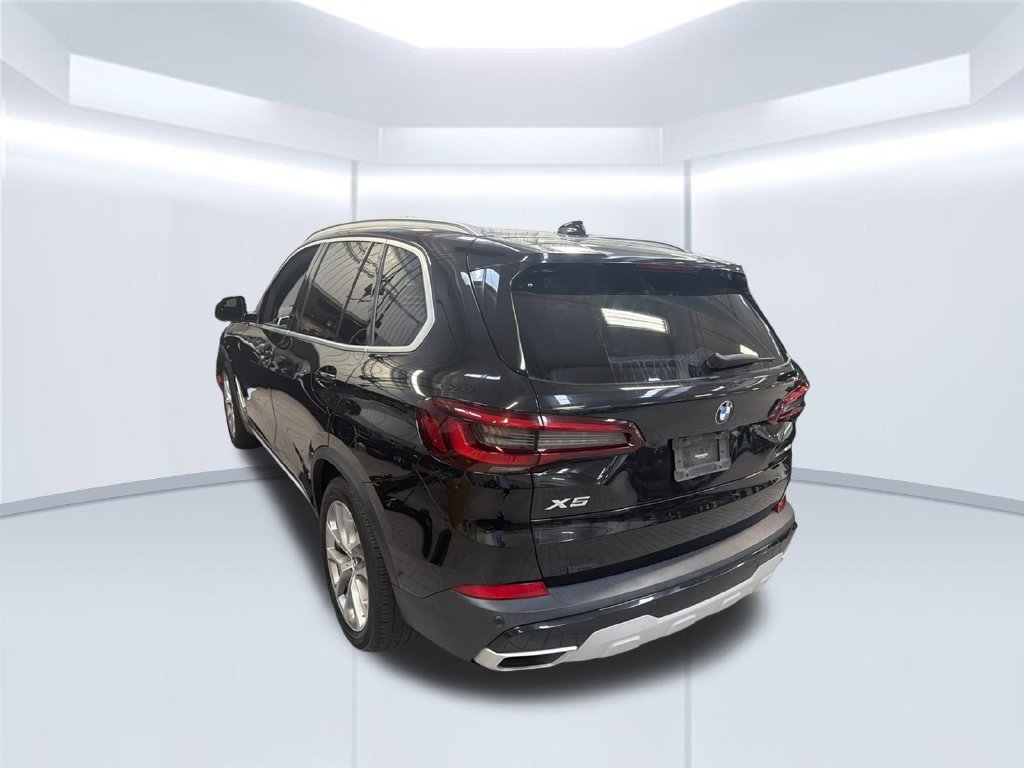 Used 2022 Black BMW sDrive40i image 4