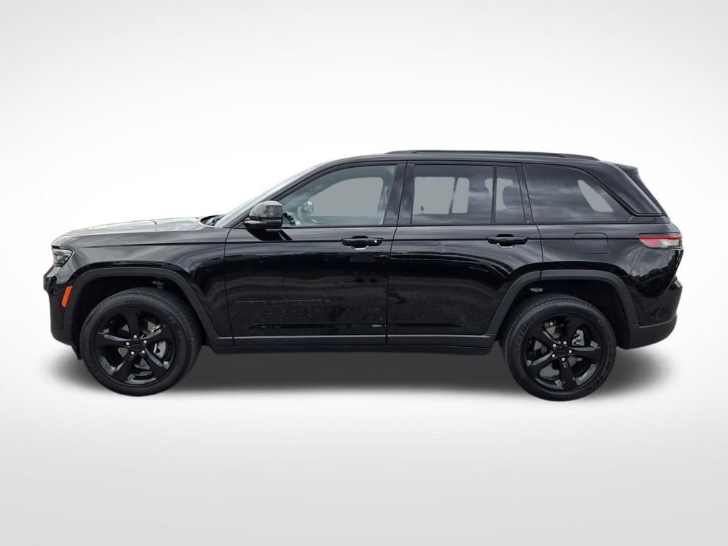 Used 2023 Black Jeep Altitude X image 9