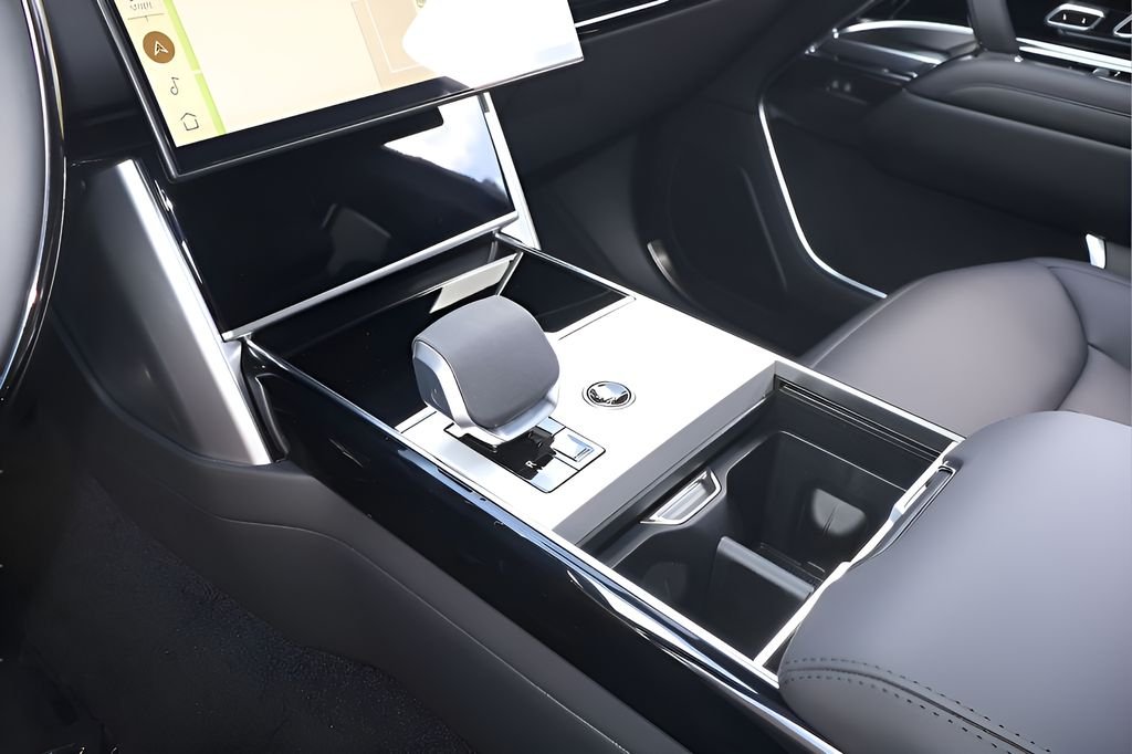 New 2026 Fuji White Land Rover SE image 25