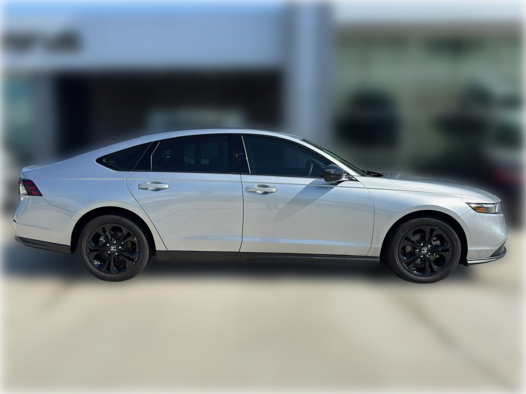 Used 2025 Solar Silver Metallic Honda SE image 9